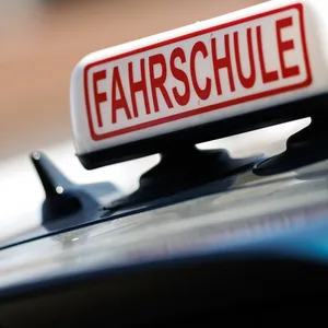 Fahrschulen-Schild
