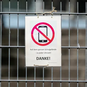 Handyverbot an Schulen (Symbolbild)