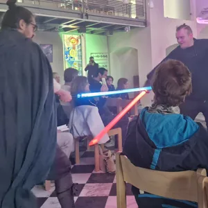Die evangelische Kirchengemeinde Bensberg hat erstmals einen „Star Wars“-Gottesdienst mit dem Titel „May the Forth“ veranstaltet.