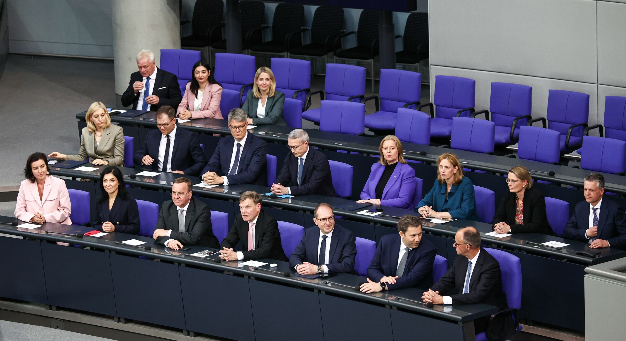 Das neu gewählte Kabinett im Bundestag.