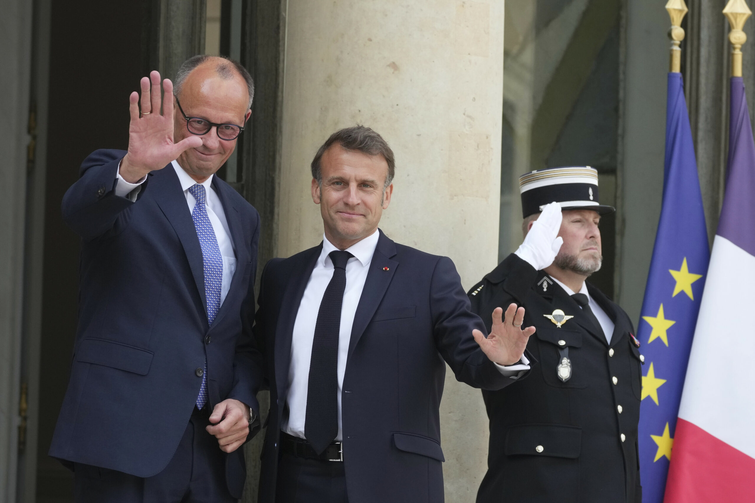 Friedrich Merz wird vor allem ein außenpolitischer Kanzler sein (müssen). Emmanuel Macron hat er bereits in neuer Funktion getroffen.
