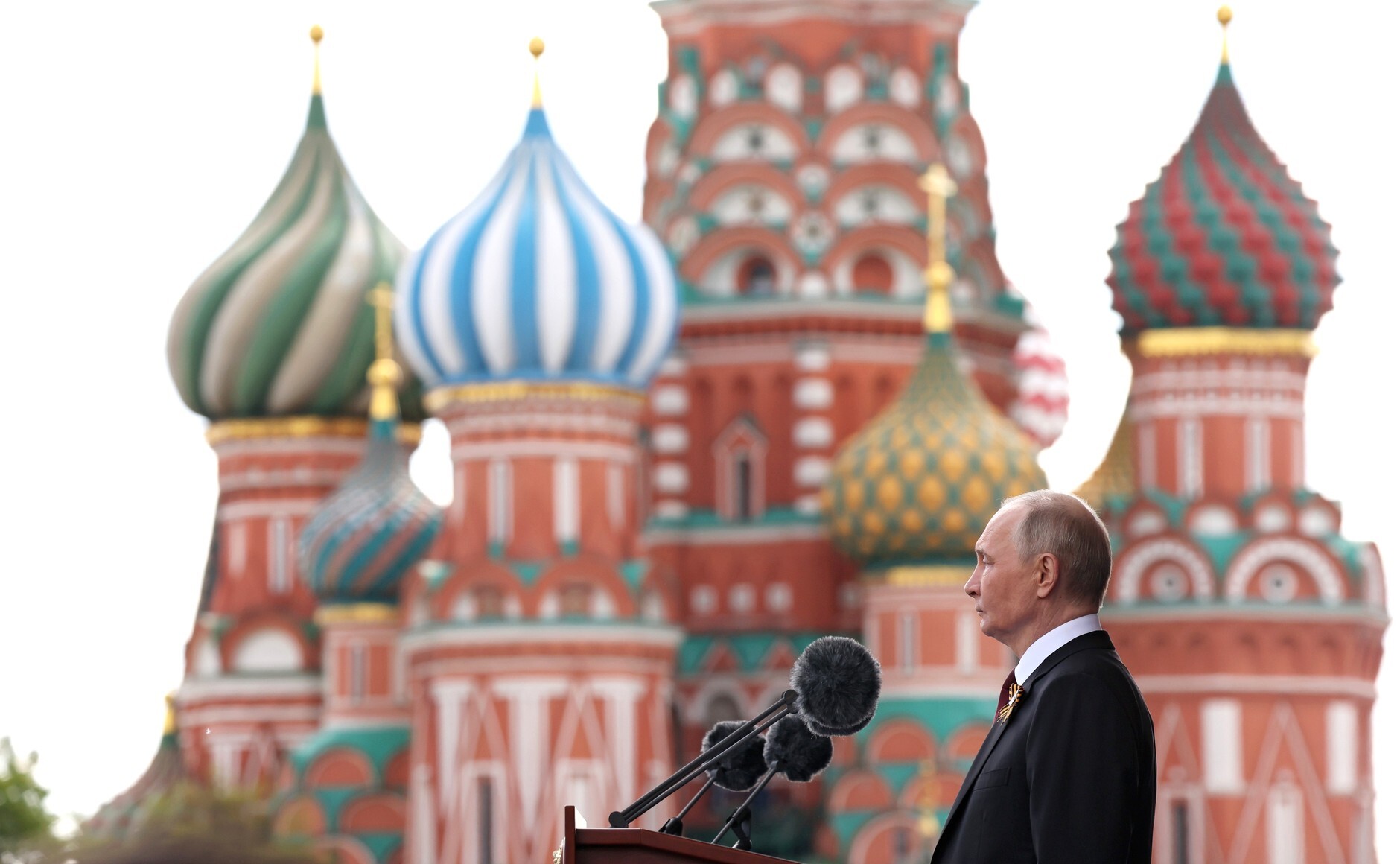 Wladimir Putin in Moskau bei den Feiern zum Ende des 2. Weltkriegs in Moskau. Hat er wirklich Interesse an einem Frieden?