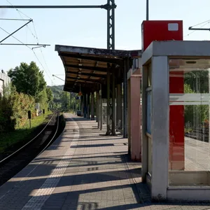 Bahngleise an einem Bahnhof. (Symbolbild)