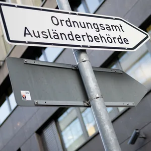 Schild zur Ausländerbehörde