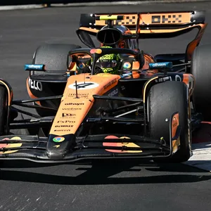 Der britische McLaren-Pilot Lando Norris steuert sein Auto während des Formel-1-Grand-Prix von Monaco.