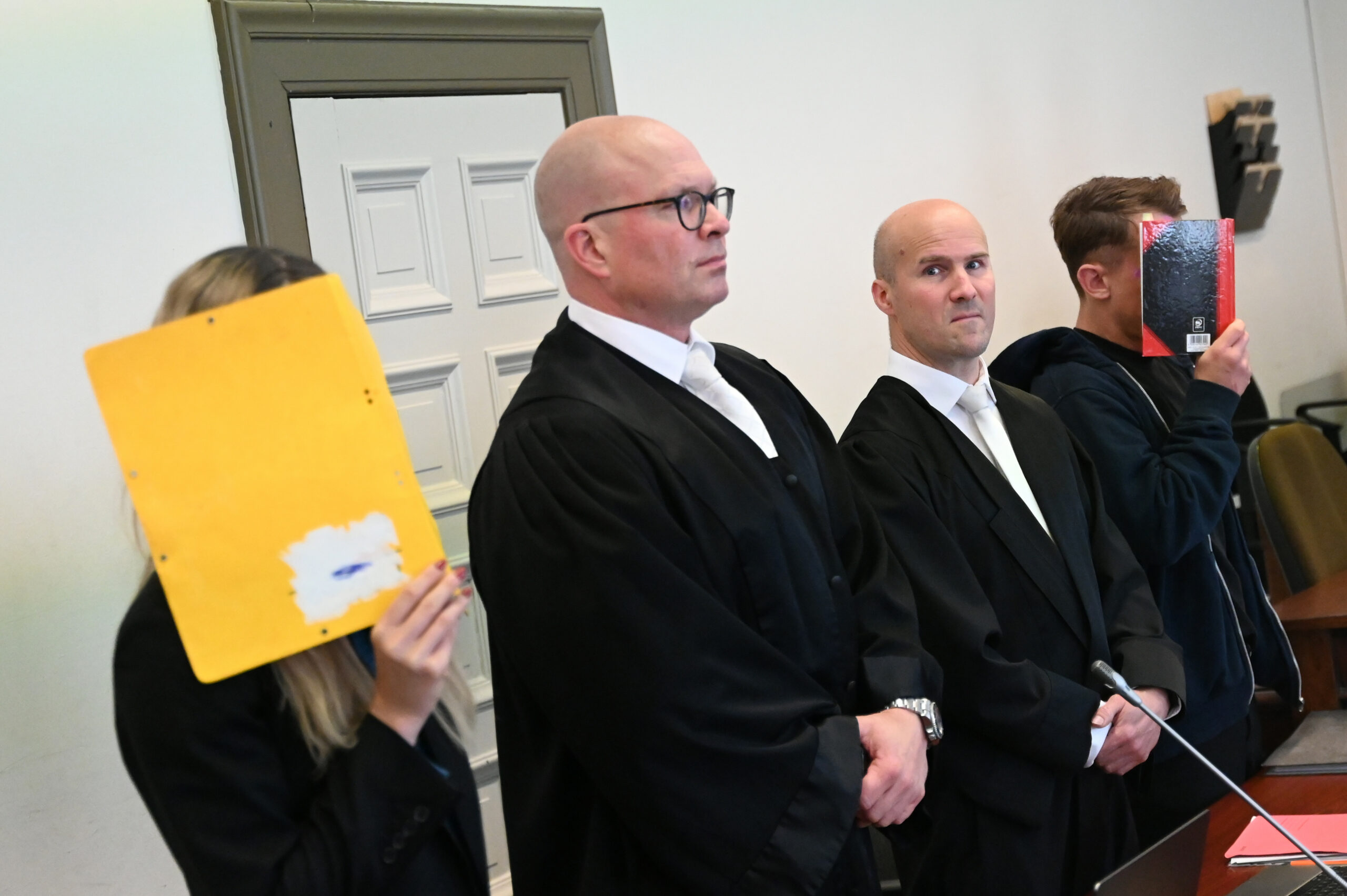 Urteilsverkündung im Prozess gegen einen Mann und Frau