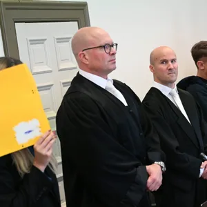 Urteilsverkündung im Prozess gegen einen Mann und Frau