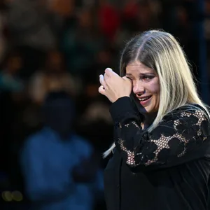 Elisabeth Seitz wischt sich die Tränen weg