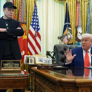 Trump und Musk während der Pressekonferenz im Weißen Haus.