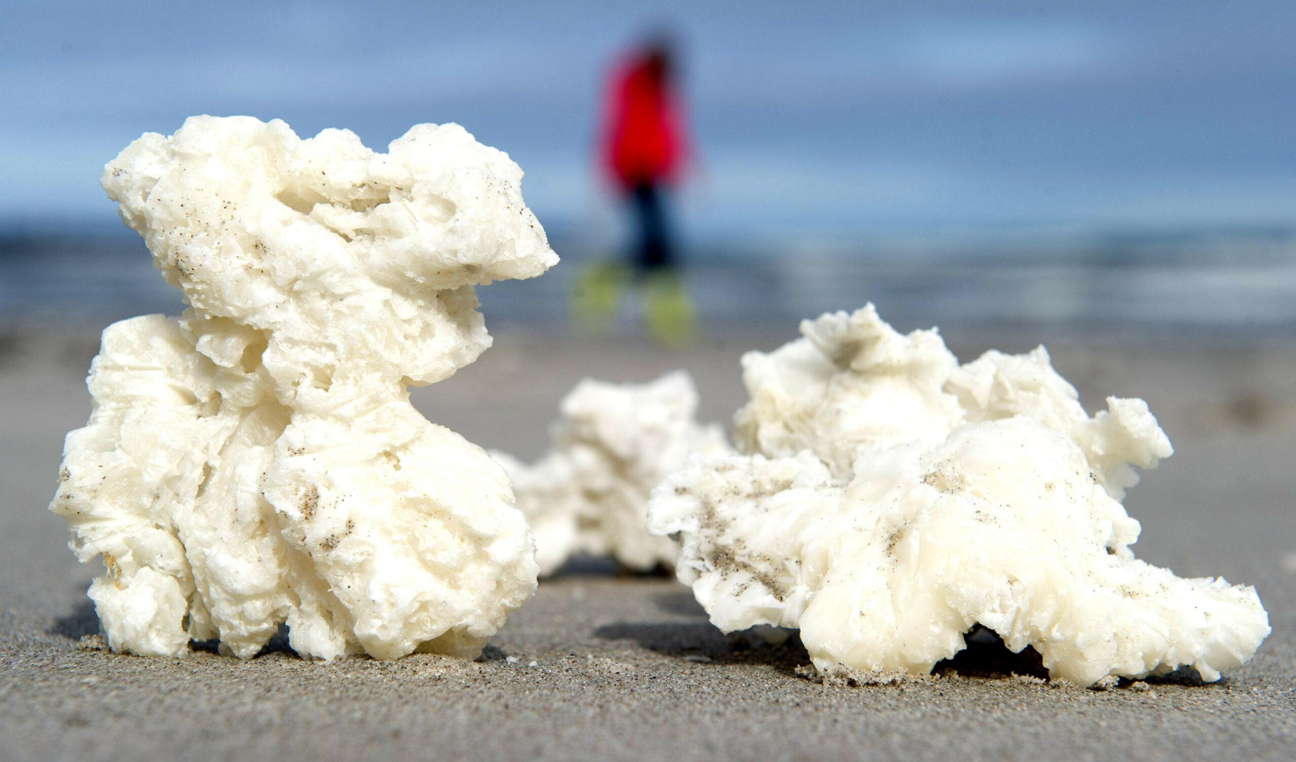 Paraffin am Strand der Insel Rügen