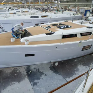 In der Firma HanseYachts AG Greifswald arbeiten Bootsbauer an Jachten des Typs „Hanse“.