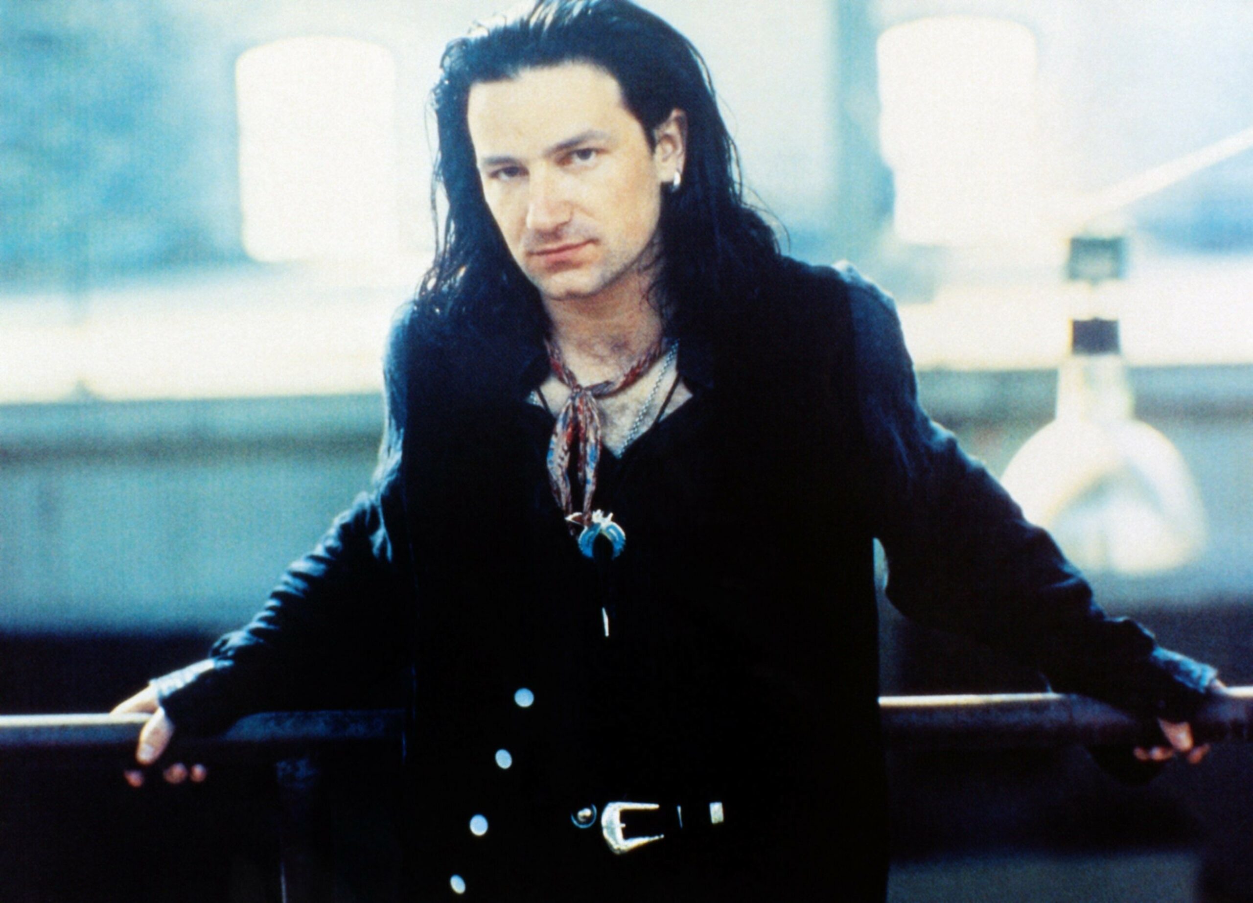 Bono im Jahr 1988 mit langen Haaren