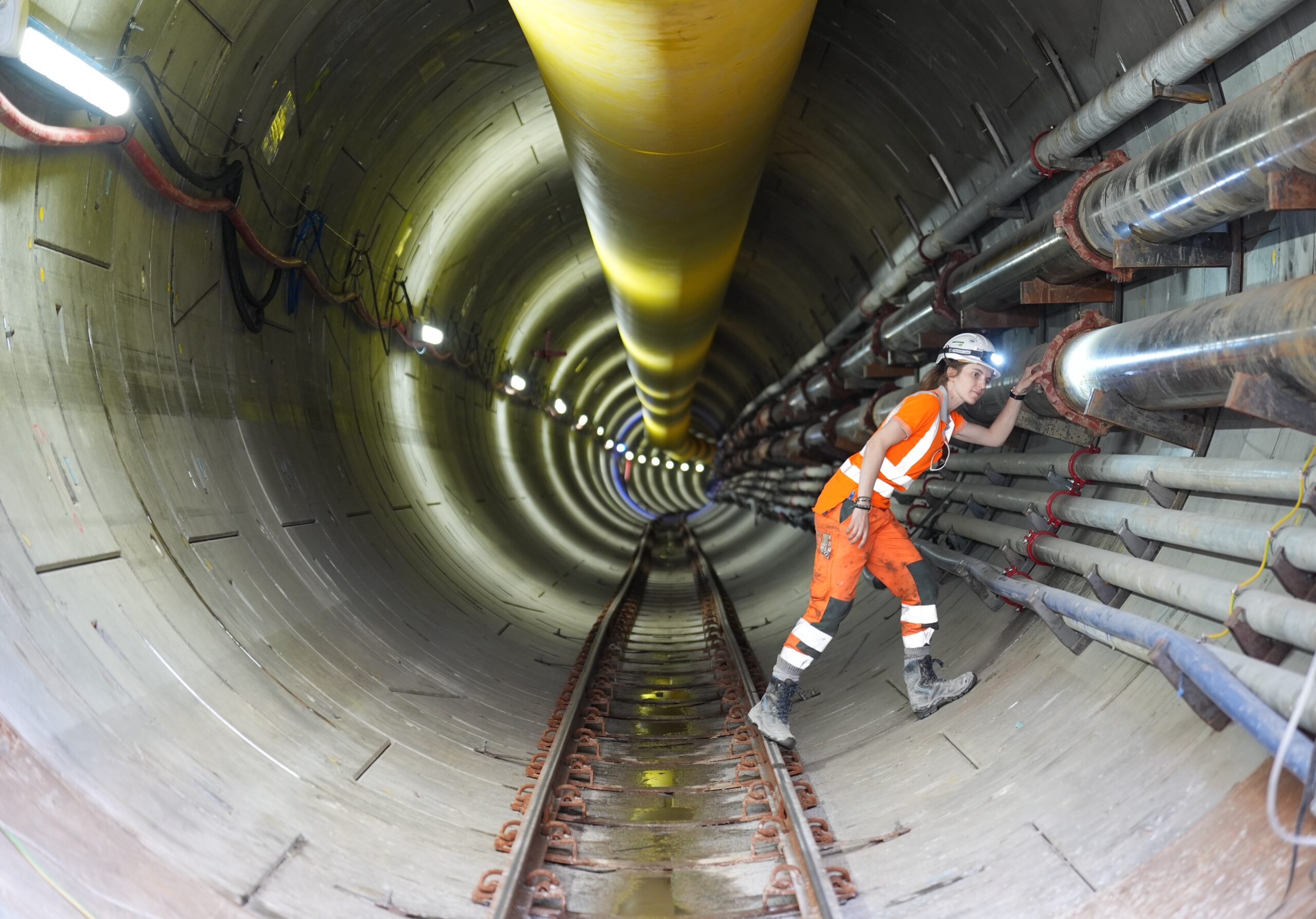 Schichtbauleiterin Annika Stopp in der Tunnelröhre für die Stromleitung Suedlink.