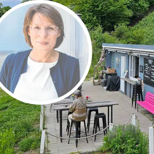 Kollage aus Frauenkopf und einem kleinen Kiosk