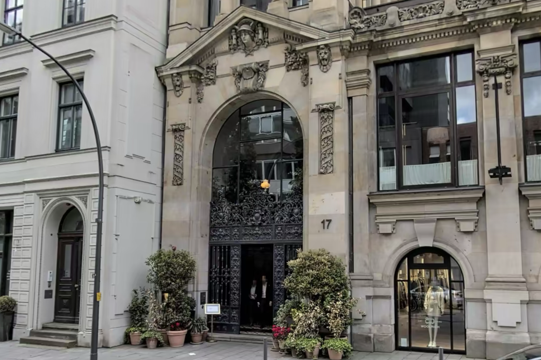 Das Restaurant „Edmondo“ hat im April 2023 an den Hohen Bleichen eröffnet.