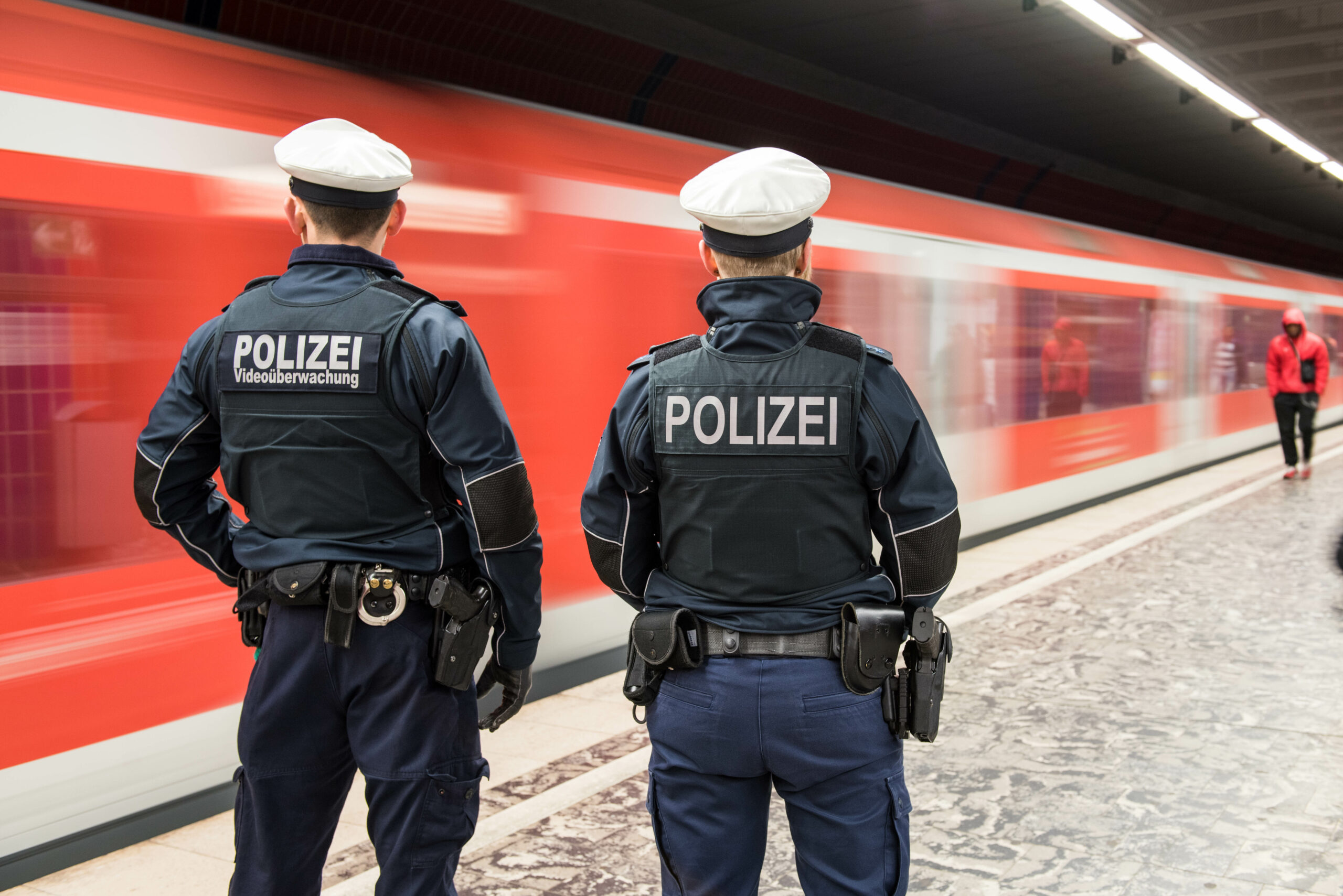 Schwarzfahrer in Blankenese erwischt. Er kam in Haft