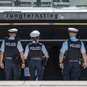Bundespolizisten am S-Bahnhaltepunkt Jungfernstieg (Symbolfoto)
