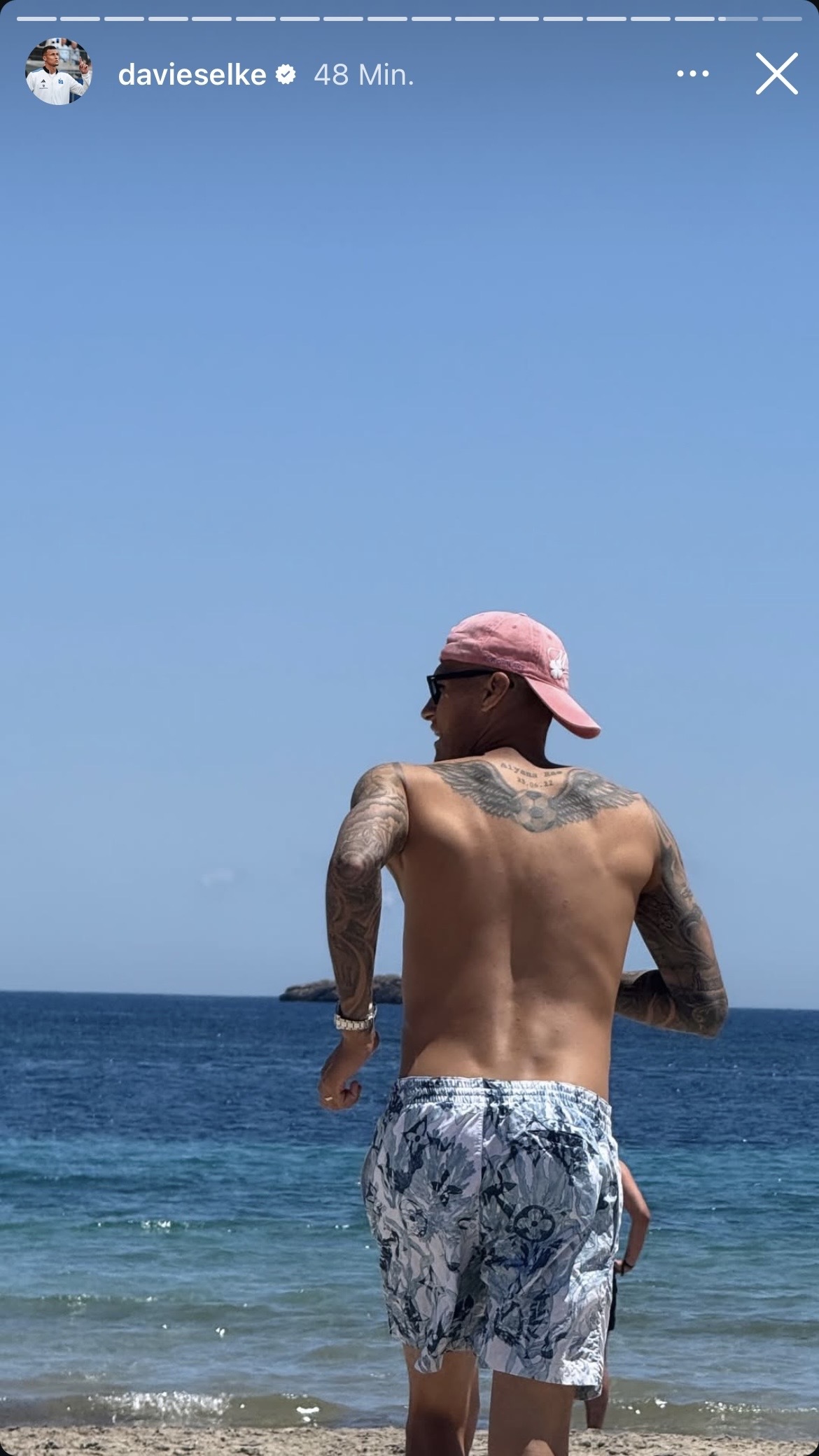 Davie Selke läuft ins Meer