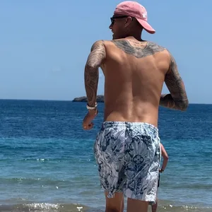 Davie Selke läuft ins Meer