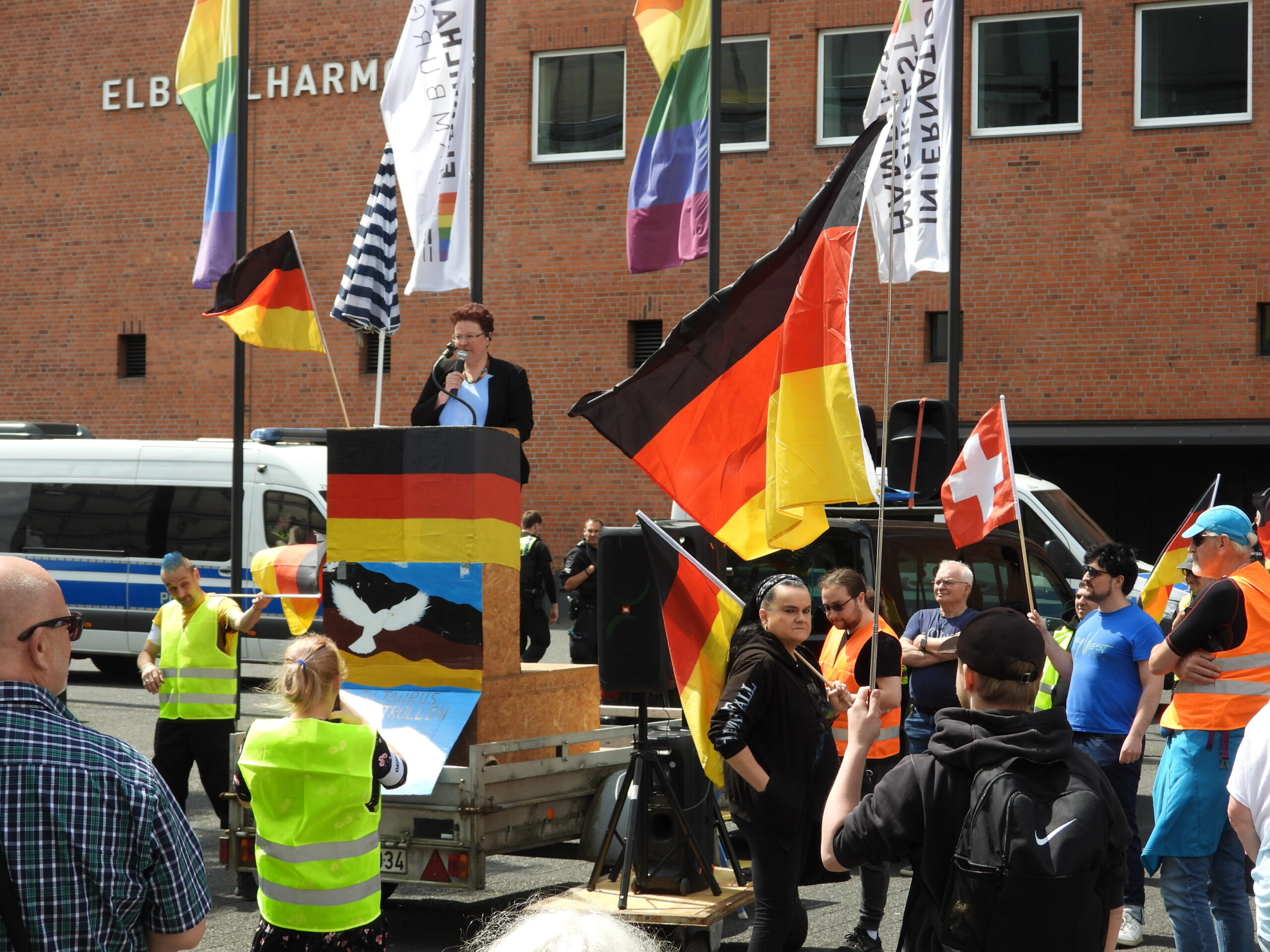 AfD demo in der Hafencity wird zum Flopp – nur rund 50 Teilnehmer