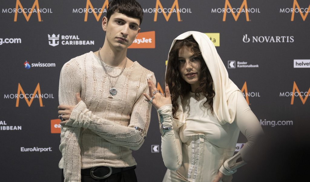 ESC-E-ffnungsfeier-Favoriten-sind-cool-deutsche-S-ngerin-tr-gt-eine-Art-Brautkleid