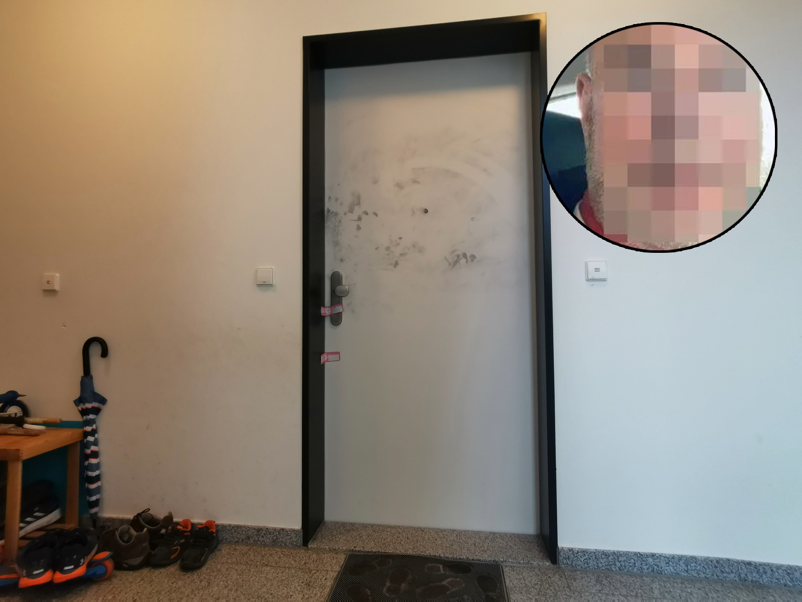 Die Wohnungstür von Jose-Benito R.