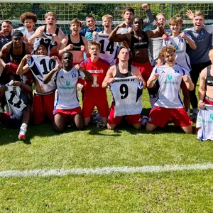 Die U19 des HSV feiert den Einzug ins Viertelfinale um die deutsche Meisterschaft