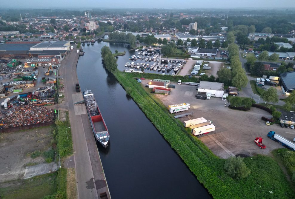 Im Hafenbecken von Winschoten (Niederlande) wurde das Auto mit den Leichen entdeckt.