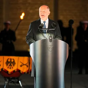 Olaf Scholz wurde am Montagabend mit einem Großen Zapfenstreich verabschiedet.