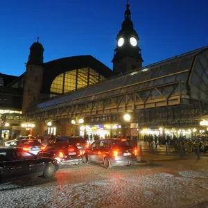 Betrunkener Lette schreit Heil-Hitler am Hauptbahnhof und muss seinen Rausch in der zelle ausschlafen
