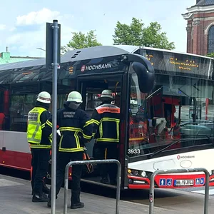 Bei dem Unfall wurden fünf Personen verletzt.