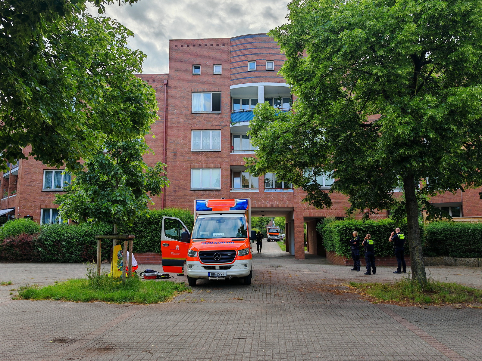 Rätselhafter Fenstersturz – Frau schwer verletzt