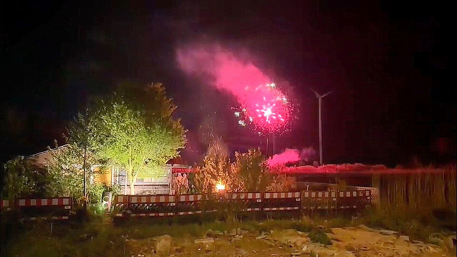 Über Monate hinweg hat sich einer der Kleingärtner gegen den Abriss seiner Laube gewehrt. Nun hat auch der Rebell das Feld geräumt – aber nicht ohne eine Abschiedsparty.