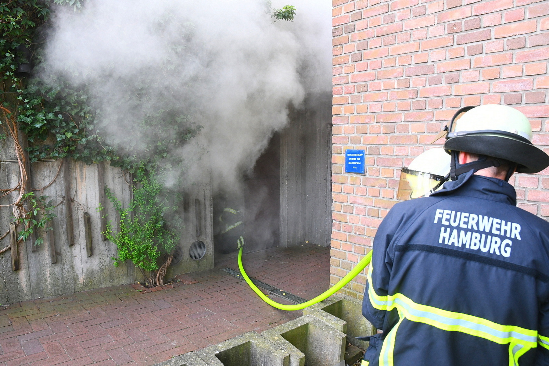 Feuer in Ortsamt Süderelbe – starke Verqualmung – Großeinsatz