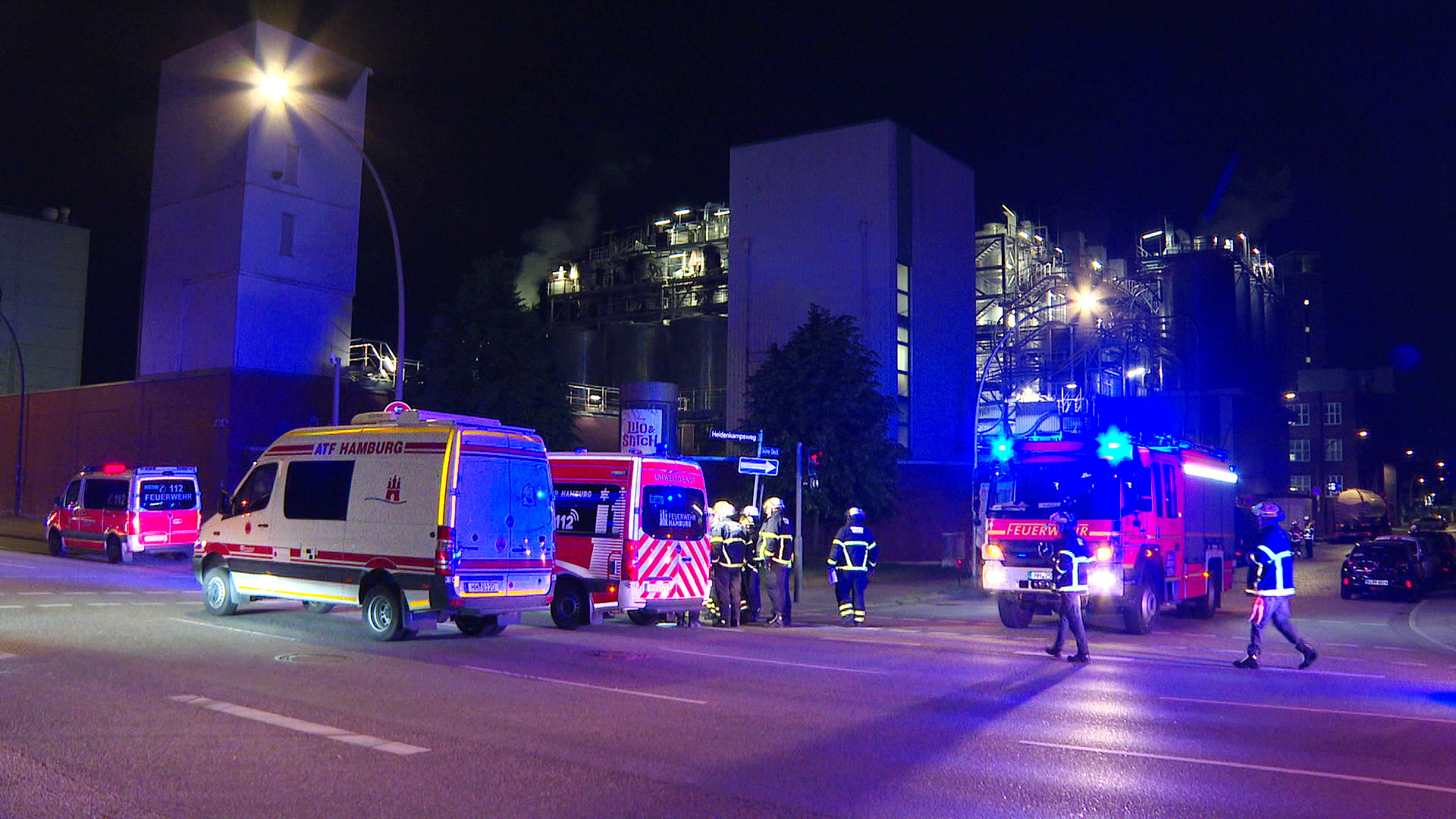 Eine größere Menge Salzsäure ist in der Nacht auf einem Betriebsgelände in Hammerbrook ausgelaufen.