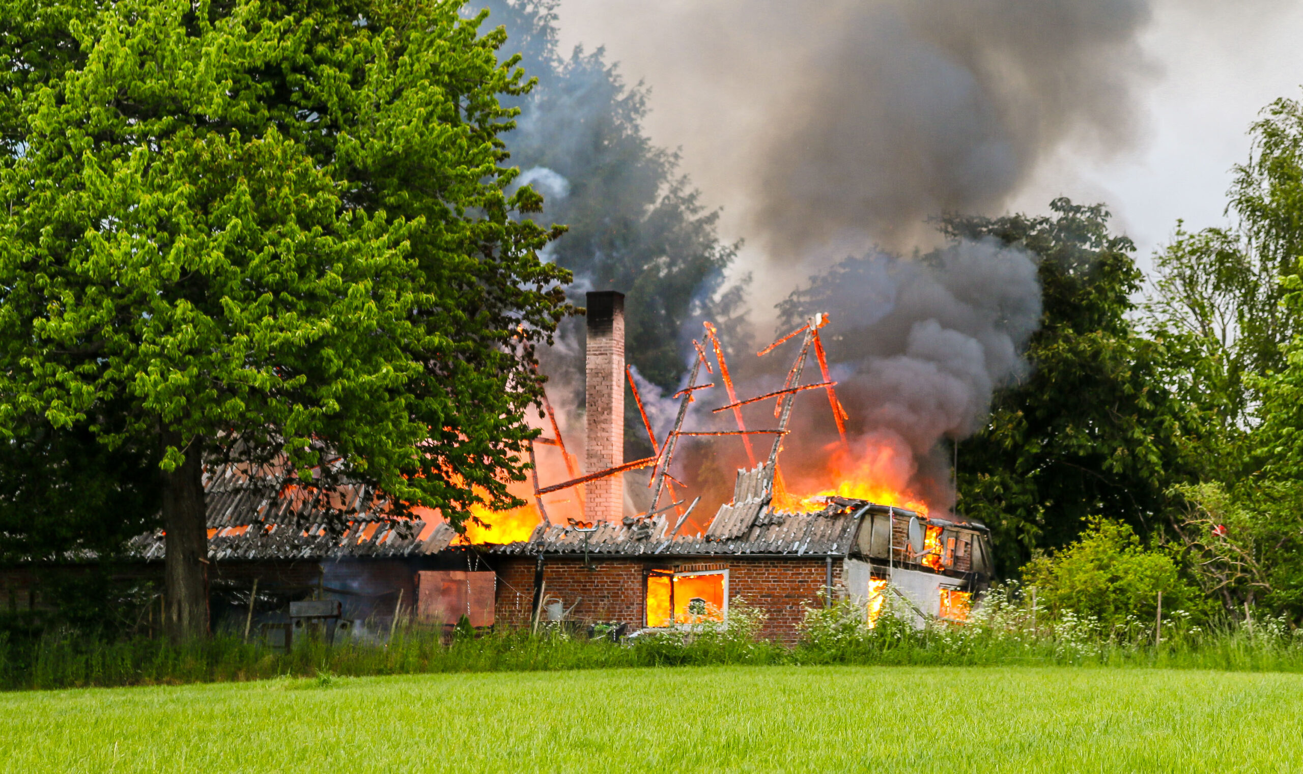 Von dem Haus blieb nach dem Brand kaum etwas übrig.