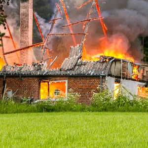 Von dem Haus blieb nach dem Brand kaum etwas übrig.