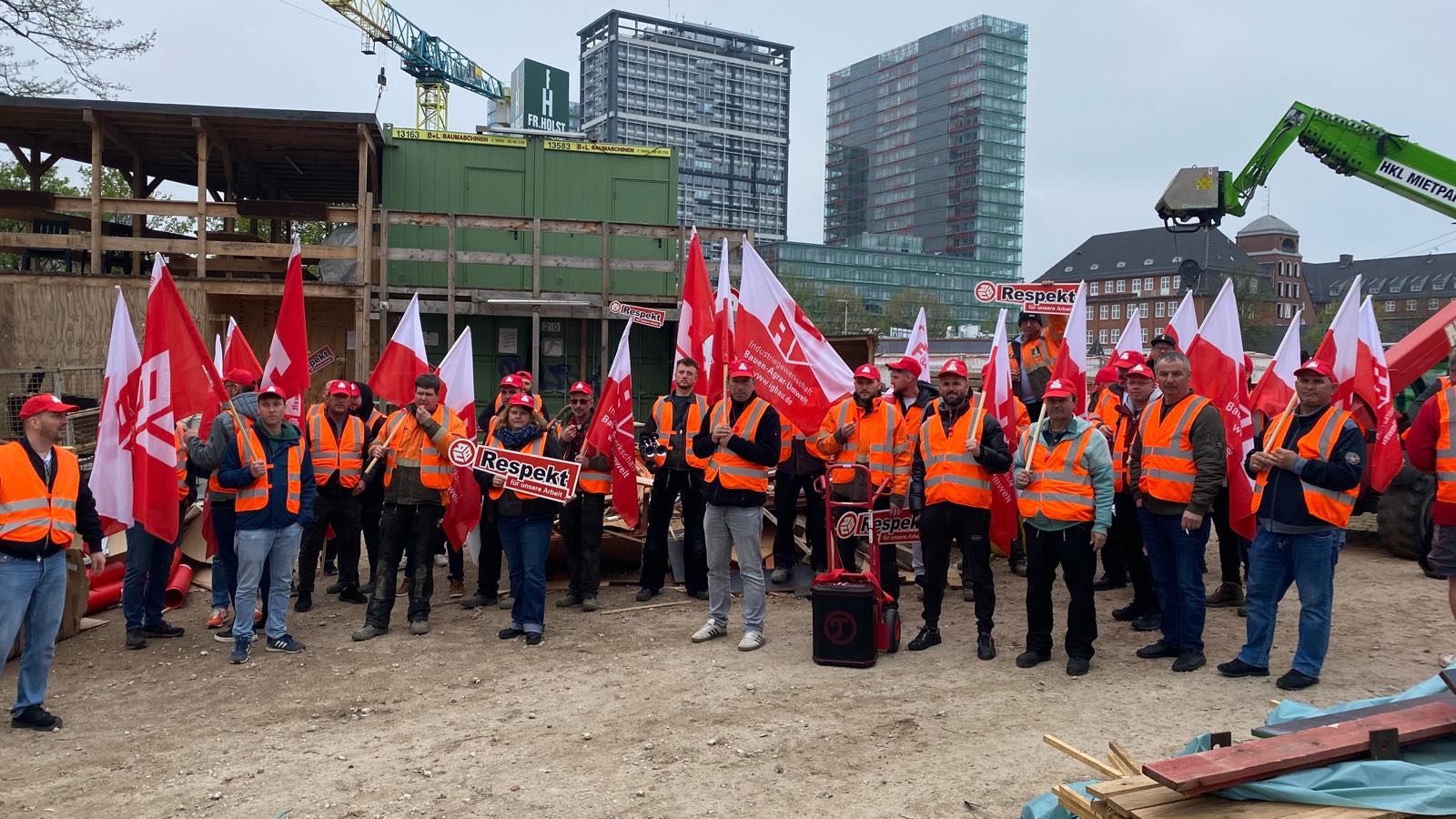 Bauarbeiter streiken für eine bessere Bezahlung