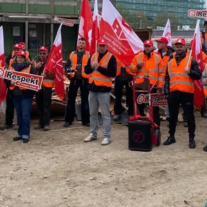 Bauarbeiter streiken für eine bessere Bezahlung