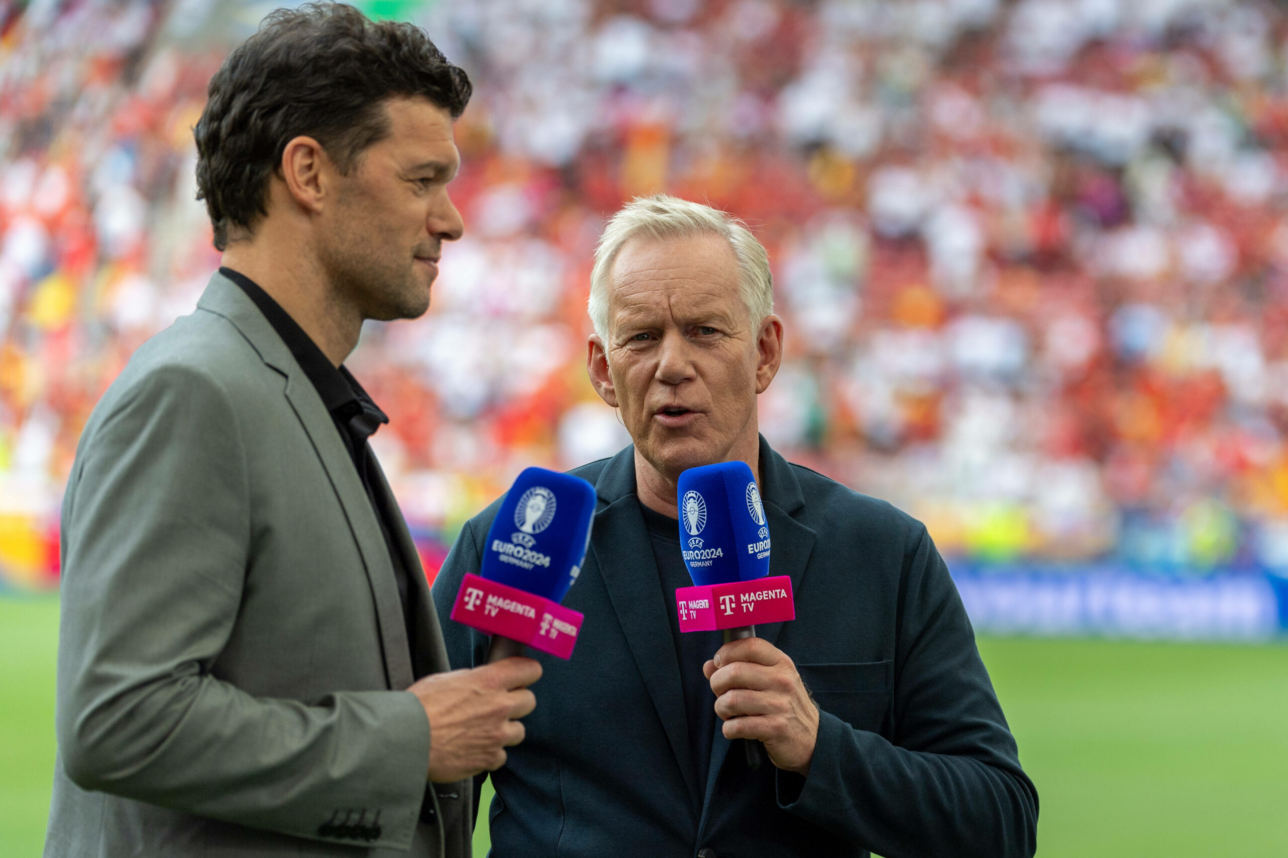 Johannes B. Kerner und Experte Michael Ballack beim EM-Finale 2024