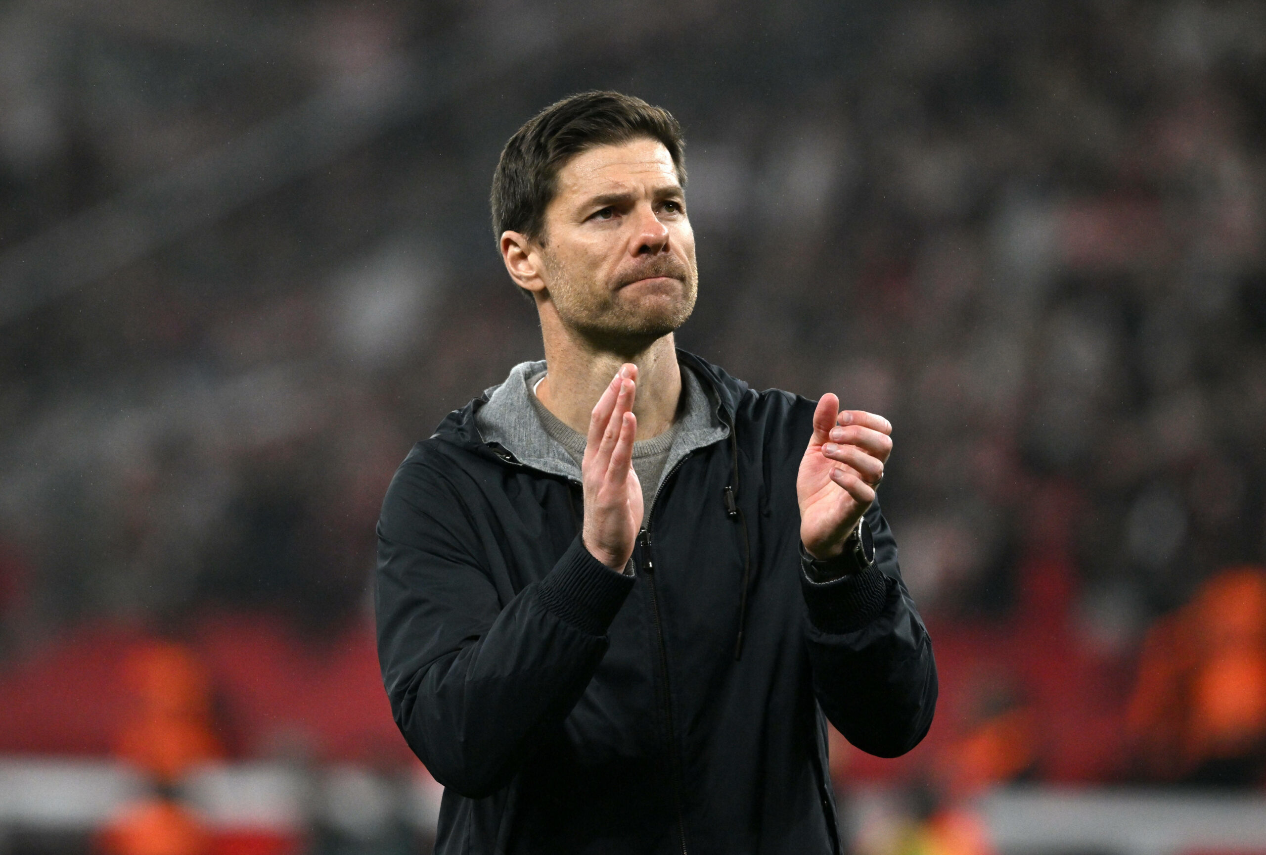 Xabi Alonso klatscht in die Hände
