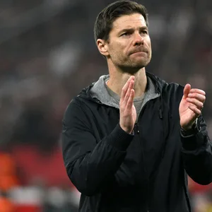 Xabi Alonso klatscht in die Hände