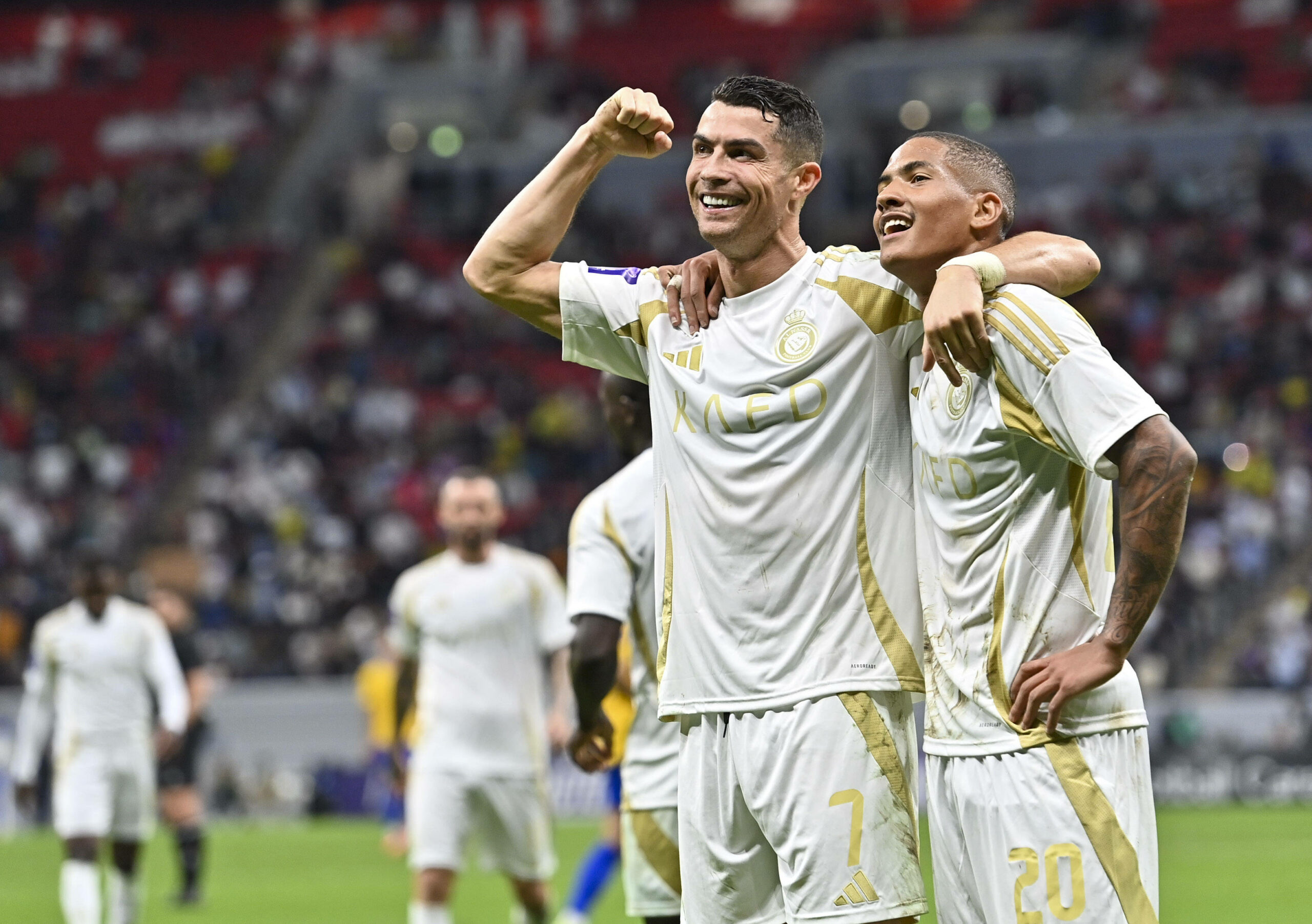 Cristiano Ronaldo jubelt zusammen mit Ângelo Gabriel