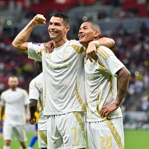 Cristiano Ronaldo jubelt zusammen mit Ângelo Gabriel