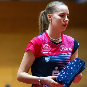 Annett Kaufmann mit Handtuch in der Hand