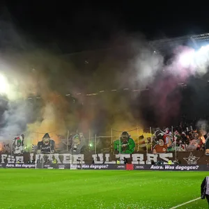 Pyro-Show der St. Pauli-Fans gegen Bremen
