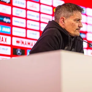 Alex Blessin auf der PK in Stuttgart