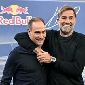 Jürgen Klopp bei seiner Vorstellung als „Global Head of Soccer“ von Red Bull mit Oliver Mintzlaff