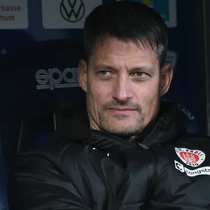 St. Pauli-Trainer Alexander Blessin