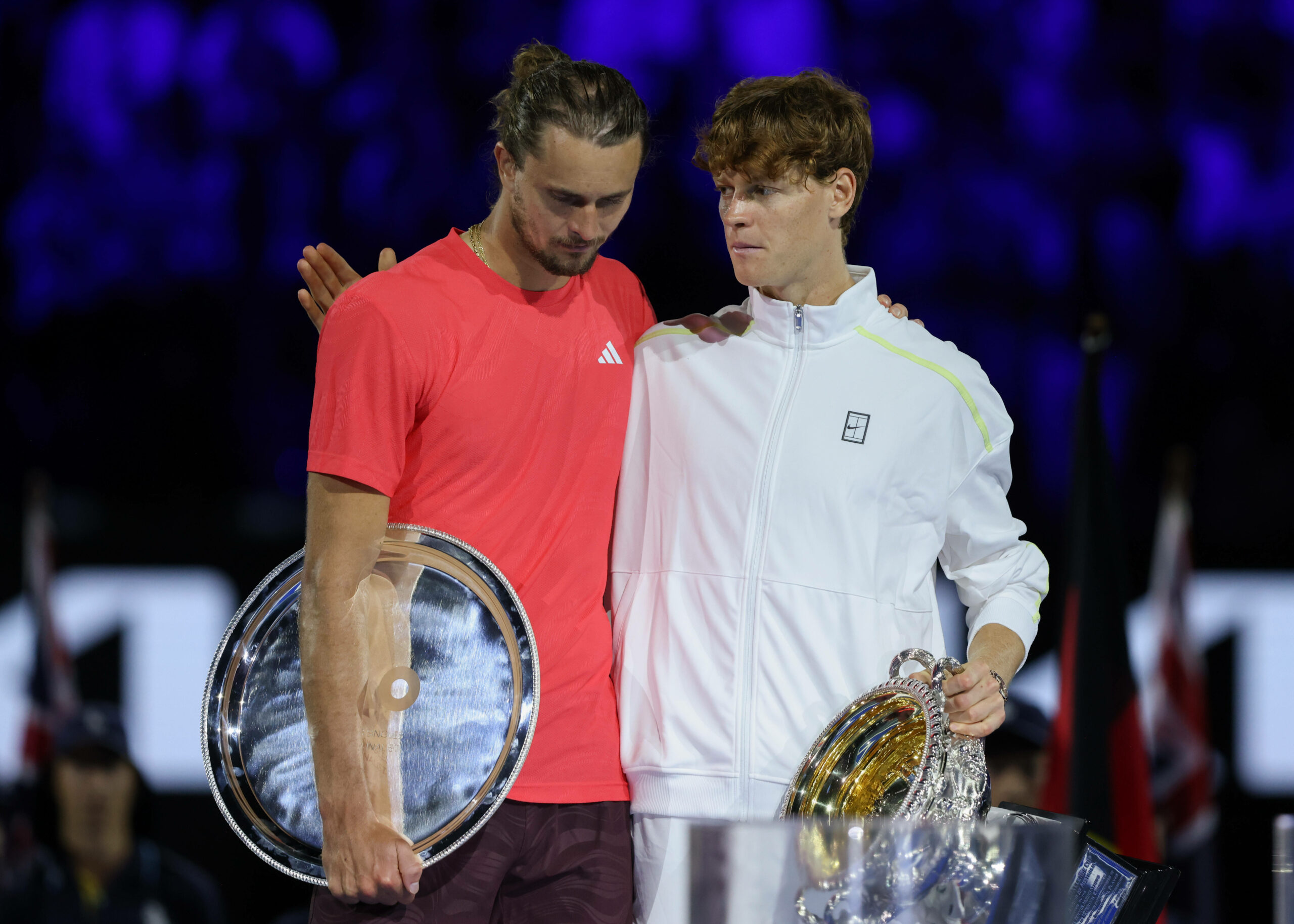 Alexander Zverev und Jannik Sinner nach dem Finale des Australien Open